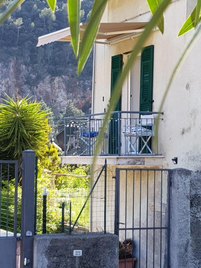 Mini Ca Del Borgo Lägenhet Finale Ligure Exteriör bild
